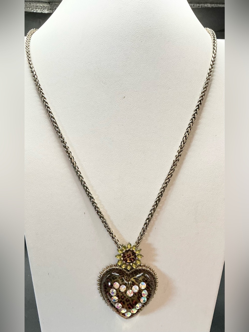BETSEY JOHNSON VINTAGE LUCITE RHINESTONE CHEETAH PRINT ANIMAL HEART NECKLACE